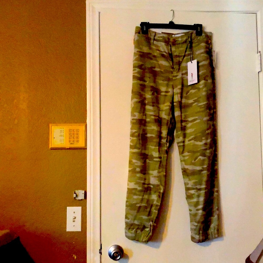 Skinny Girl camo nice fabric dress up or down cute red side zipper